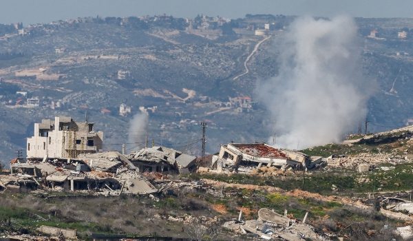 Kepulan asap kelihatan selepas serangan udara Israel di selatan Lubnan ketika ketegangan Hizbullah-Israel memuncak/Foto REUTERS