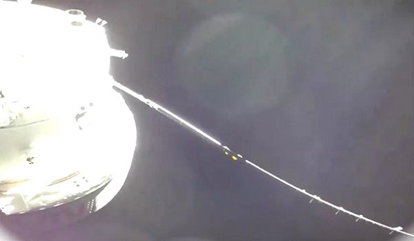 Kapal Angkasa Orion memasuki zon graviti bulan/ REUTERS