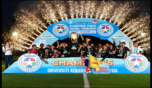 Skuad bola sepak UKM menjuarai kejohanan Thanh Nien International Student Football Tournament 2026 (Piala THACO)./foto FB UKM