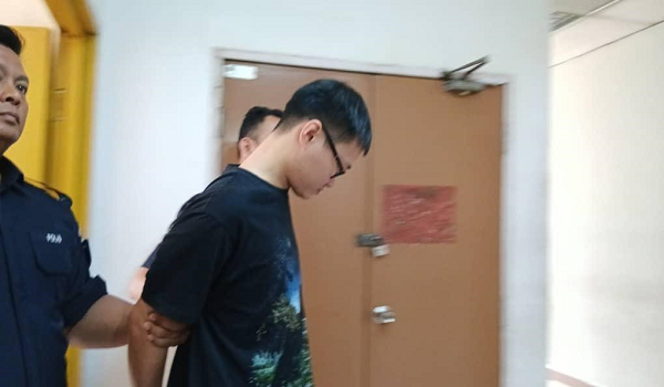 Tertuduh, Yean Wei Zhen, 34, didakwa atas tiga pertuduhan mengedar dan memiliki dadah melebihi 10 kilogram di Kluang, dua minggu lalu