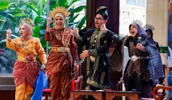 Antara aksi-aksi pemantun Radio Televisyen Malaysia (RTM) yang diberi jolokan Kersanipuri ketika berentap sempena Pesta Pantun HAWANA-DBP 2026 hari ini/Foto BERNAMA