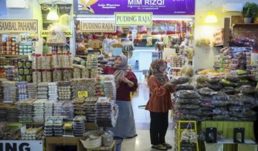 Peniaga di Pahang berkata, penurunan sewa berpotensi menarik lebih ramai peniaga baharu untuk menyewa premis perniagaan milik kerajaan /Foto BERNAMA