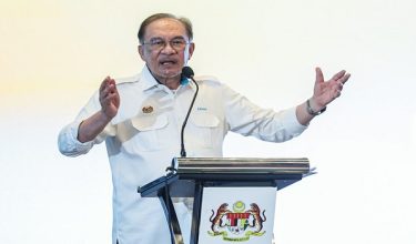 KUALA LUMPUR, 23 Mei -- Perdana Menteri Datuk Seri Anwar Ibrahim menyampaikan ucapan pada Wacana Harmoni MADANI sempena sambutan Hari Wesak di Menara KEN hari ini.


-- fotoBERNAMA (2026) HAK CIPTA TERPELIHARA