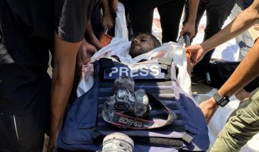 Jenazah wartawan, Hussam al-Masri yang terbunuh dalam serangan Israel ke atas Hospital Nasser, Khan Yunis, 25 Ogos lalu/AFP
