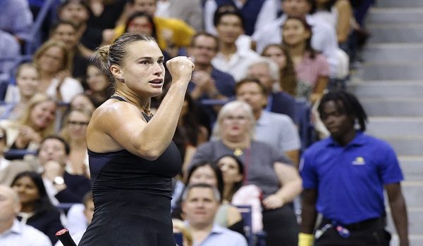 Aryna Sabalenka menewaskan Emma Navarro dari Amerika Syarikat dengan keputusan 6-3 7-6(2) di Stadium Arthur Ashe./ Foto AFP