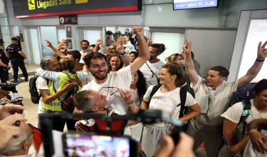 Sekumpulan aktivis Sepanyol yang menyertai misi bantuan kemanusiaan Global Sumud Flotilla (GSF) selamat tiba di Lapangan Terbang Madrid selepas dibebaskan tentera Israel/ AFP