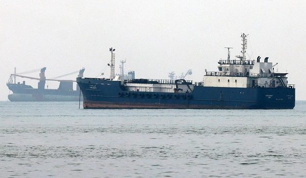 Kapal dagang di Selat Hormuz / Foto AFP