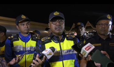 Pengarah Jabatan Pengangkutan Jalan (JPJ) Pulau Pinang, Zulkifly Ismail ditemui pemberita dalam Operasi Khas Gempur Kenderaan Perdagangan di Plaza Tol Juru (Arah Utara) malam tadi
