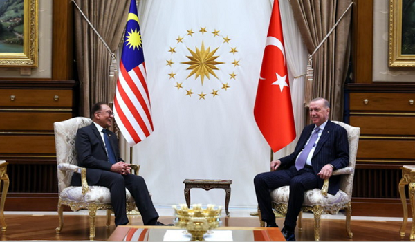Perdana Menteri Datuk Seri Anwar Ibrahim mengadakan pertemuan empat mata bersama Presiden Turkiye, Recep Tayyip Erdogan pada sambutan rasmi sempena lawatan rasmi Perdana Menteri ke Turkiye di Kompleks Presiden