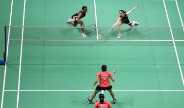 Pemain beregu wanita negara Pearly Tan dan M. Thinaah menentang beregu wanita India Rutaparna Panda dan Swetaparna Panda pada Kejohanan Badminton Terbuka Malaysia 2026 di Stadium Axiata Arena hari ini.

--fotoBERNAMA (2026) HAK CIPTA TERPELIHARA