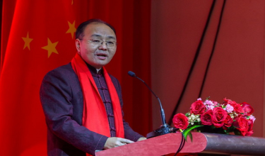 uta Besar China Ke Malaysia Ouyang Yujing, menyampaikan ucapan ketika menganjurkan Sambutan Tahun Baharu Cina 2026 yang dihadiri Timbalan Perdana Menteri Datuk Seri Fadillah Yusof di sebuah hotel malam tadi/BERNAMA