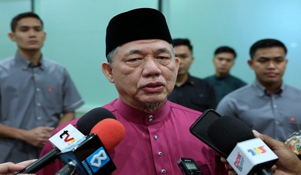 PUTRAJAYA, 4 Mac -- Timbalan Perdana Menteri yang juga Menteri Peralihan Tenaga dan Transformasi Air (PETRA) Datuk Seri Fadillah Yusof ketika ditemui pengamal media pada Majlis Berbuka Puasa (PETRA) di Menara PETRA hari ini.

-- fotoBERNAMA (2026) HAK CIPTA TERPELIHARA