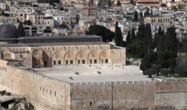 Kompleks Masjid Al-Aqsa yang kosong susulan penutupan oleh Israel. - Foto AFP