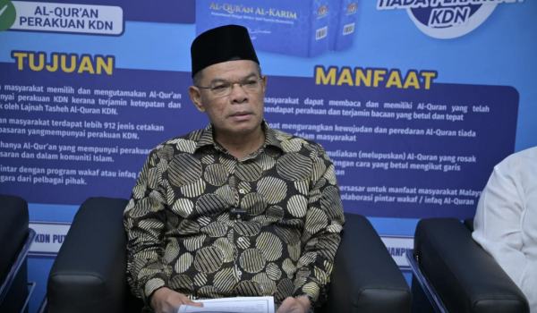 Menteri Dalam Negeri,  Datuk Seri Saifuddin Nasution Ismail /RTM