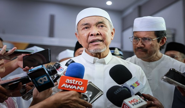 Timbalan Perdana Menteri merangkap Ahli Parlimen Bagan Datuk Datuk Seri Dr Ahmad Zahid Hamidi bercakap kepada media pada Program Ihya Ramadhan Al Mubarak Tahun 1447H 2026M Parlimen Bagan Datuk di Dewan Dato Lope Hashim