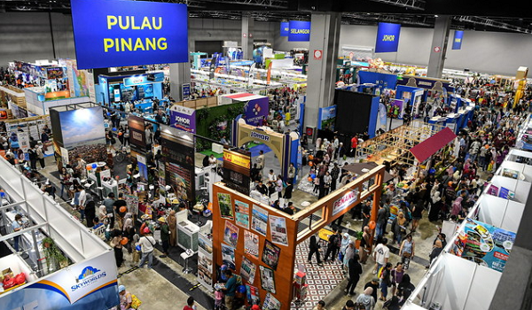 Orang ramai mengunjungi Pameran MATTA Fair 2026