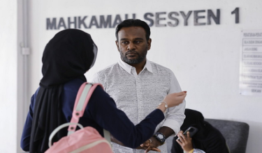 0704 JNY MAHKAMAH KOMUNIKASI JELEK