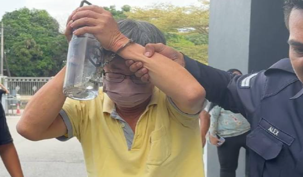 Pemandu van sekolah didakwa atas tuduhan pengabaian dan kecuaian hingga menyebabkan kematian kanak-kanak./ Foto Bernama