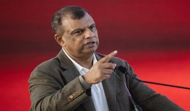 SEPANG,  April 6 --  Co‑Founder & Advisor of AirAsia X, Tan Sri Tony Fernandes, speaks at the AirAsia X media briefing at AirAsia RedQ today.

--fotoBERNAMA (2026) COPYRIGHT RESERVED