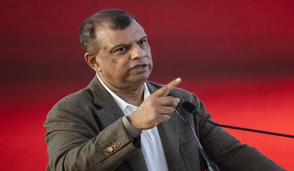 SEPANG,  April 6 --  Co‑Founder & Advisor of AirAsia X, Tan Sri Tony Fernandes, speaks at the AirAsia X media briefing at AirAsia RedQ today.

--fotoBERNAMA (2026) COPYRIGHT RESERVED