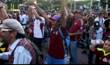 Penyokong meraikan kemenangan 2-0 Venezuela ke atas Bolivia - Reuters