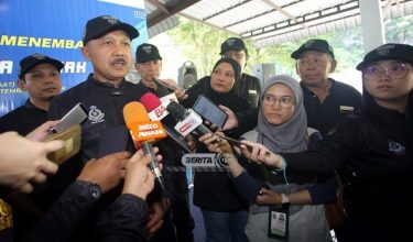 Datuk Seri Mohd Yusri Hassan Basri ditemui media pada Program Menembak Bersama Media di Ipoh