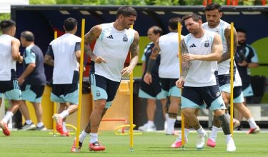 KENNESAW, GEORGIA- JULY 6: (L to R) Argentina's midfielder Rodrigo De Paul, forward Lionel Messi and midfielder Leandro Paredes take part in a training session one day ahead of the FIFA World Cup 2026 round of sixteen between Argentina and Egypt, at Kennesaw State University on July 6, 2026 in Kennesaw, Georgia.   Alejandro Pagni/Getty Images/AFP (Photo by ALEJANDRO PAGNI / GETTY IMAGES NORTH AMERICA / Getty Images via AFP)