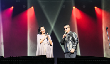 Marsha bergandingan  bersama Pasha Ungu