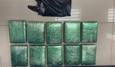 Polis merampas ganja seberat 10 kg dianggarkan bernilai RM31,000 bersama dua pelajar dalam kereta Kancil/FOTO Polis Kelantan