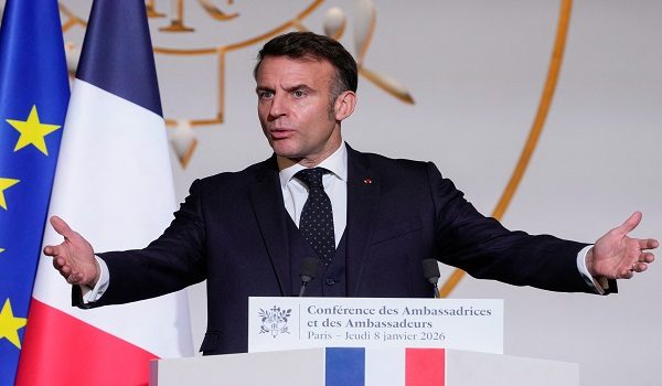 Presiden Perancis Emmanuel Macron berucap kepada para duta Perancis semasa Persidangan Duta-Duta di Istana Elysee/ Foto AFP