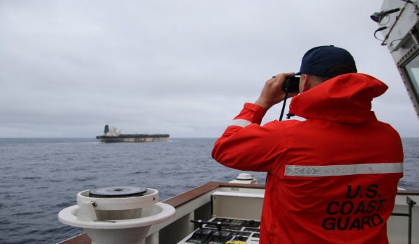 Foto dikeluarkan oleh US European Command (EUCOM) memaparkan rampasan kapal tangki minyak M/V Bella 1 di Atlantik Utara/Foto AFP