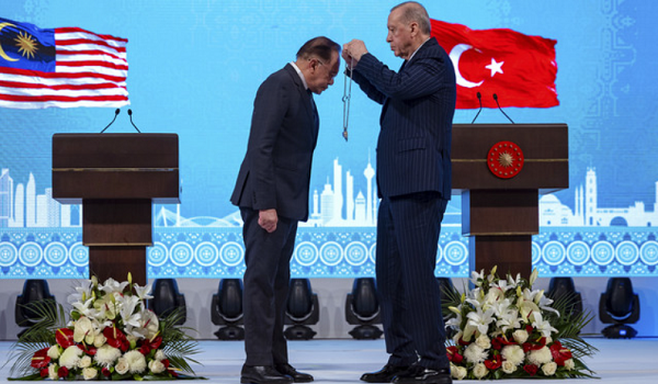 Perdana Menteri Datuk Seri Anwar Ibrahim menerima anugerah Order of the Republic, penghormatan tertinggi Republik Turkiye, yang disampaikan oleh Presiden Recep Tayyip Erdogan