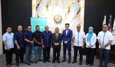 Majlis penyerahan dana padanan iTEKAD di Bangunan Perak Darul Ridzuan