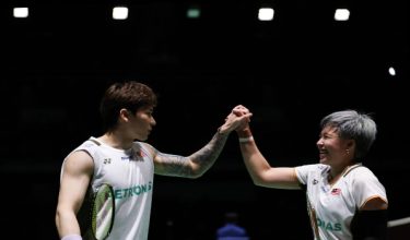 Pemain campuran negara Chen Tang Jie-Toh Ee Wei kegembiraan selepas menewaskan rakan senegara Hoo Pang Ron-Cheng Su Yin pada kejohanan Terbuka Malaysia 2026 di Stadium Axiata Arena/Foto BERNAMA