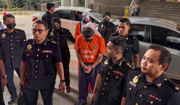 Bekas Panglima Tentera Darat tiba di Mahkamah Majistret Putrajaya