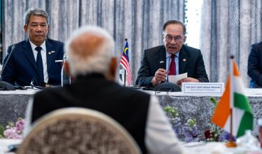 Perdana Menteri bersama Perdana Menteri India, Nadrendra Modi, mempengerusikan mesyuarat bersama delegasi kedua-dua negara di Kompleks Seri Perdana, Putrajaya/Foto Pejabat Perdana Menteri.