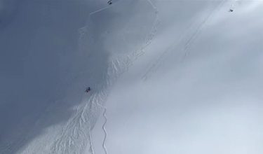 Kawasan runtuhan salji di Itali/ REUTERS