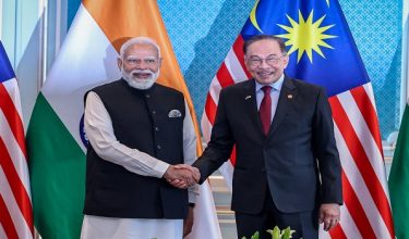 PUTRAJAYA, 8 Feb -- Perdana Menteri Datuk Seri Anwar Ibrahim (kanan) mengadakan mesyuarat empat mata bersama rakan sejawatnya dari India, Narendra Modi di Komplek Sri Perdana, hari ini.

--fotoBERNAMA (2026) HAK CIPTA TERPELIHARA


PUTRAJAYA, Feb 8 -- Prime Minister Datuk Seri Anwar Ibrahim (right) held a four-eyed meeting with Indian counterpart, Narendra Modi, at the Seri Perdana Complex here today.

--fotoBERNAMA (2026) COPYRIGHT RESERVED