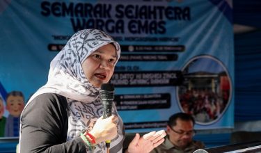 NIBONG TEBAL, 8 Feb -- Menteri Pendidikan Fadhlina Sidek menyampaikan ucapan pada Program Semarak Sejahtera Warga Emas di Pusat Aktiviti Warga Emas (PAWE) Nibong Tebal hari ini.

--  fotoBERNAMA (2026) HAK CIPTA TERPELIHARA