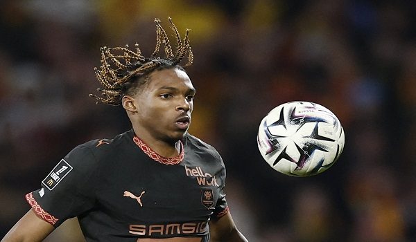 Pemain baharu Liverpool, Jeremy Jacquet dilaporkan mengalami kecederaan bahu yang serius/ REUTERS