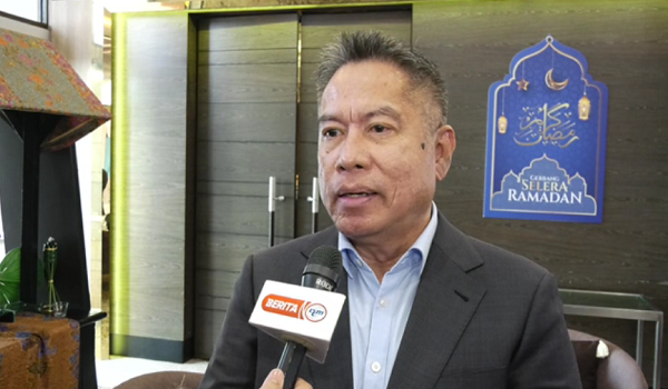 Presiden Persatuan Pengimport dan Peniaga Kenderaan Melayu Malaysia, Datuk Mohamed Nazari Noordin.