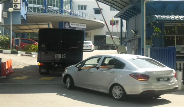 0804 JNY REMAN RUSUHAN PUSAT HIBURAN
