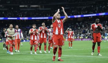 Pemain Bayern Munich meraikan kemenangan 2-1 di Madrid. Foto/AFP