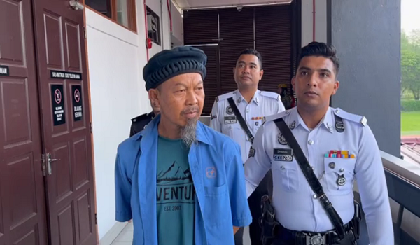 Tertuduh didakwa mengikut Seksyen 41(1) Akta Pengangkutan Jalan 1987
