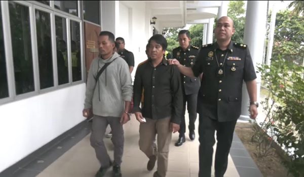 Lima warga asing dihadap ke Mahkamah Sesyen Bandar Baru Bangi, hari ini.