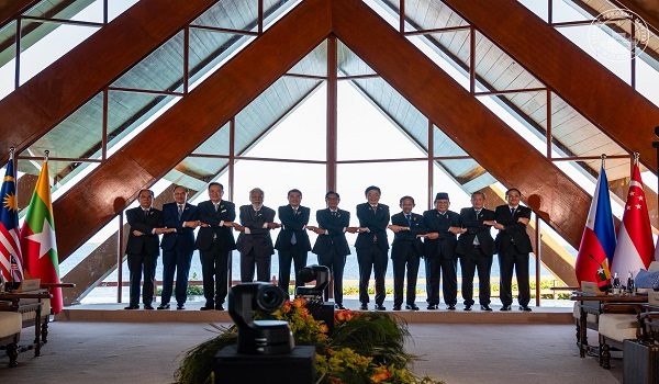 Perdana Menteri semasa retreat ASEAN ke 48 di Cebu, Filipina.  Foto PMO