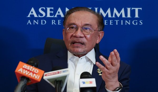 CEBU (Philippines), May 8  -- Prime Minister Datuk Seri Anwar Ibrahim speaks at a press conference after attending the 48th ASEAN Summit and Related Summits here today.

-- fotoBERNAMA (2026) COPYRIGHT RESERVED