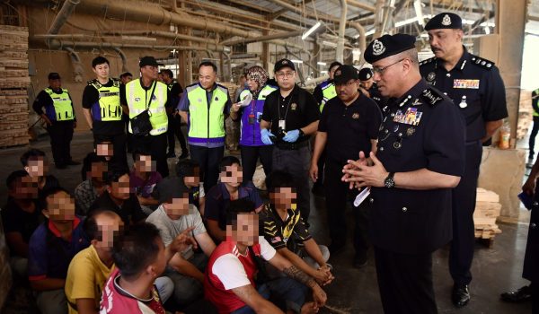 Pekerja asing yang diselamatkan tidak dibayar gaji sejak Disember tahun lepas sehingga terpaksa berhutang dengan kedai runcit berdekatan untuk meneruskan hidup.
