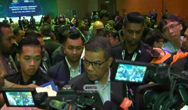 Menteri Dalam Negeri Datuk Seri Saifuddin Nasution Ismail