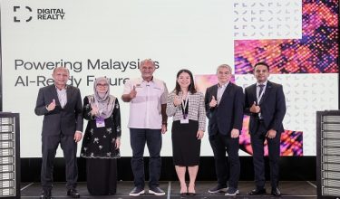 KUALA LUMPUR, June 8 --   Digital Minister Gobind Singh Deo (third, left) joins a photo with Managing Director and Head of Asia Pacific at Digital Realty, Serena Nah (third, right), at the Digital Realty launch at a hotel today.

--fotoBERNAMA (2026) COPYRIGHT RESERVED